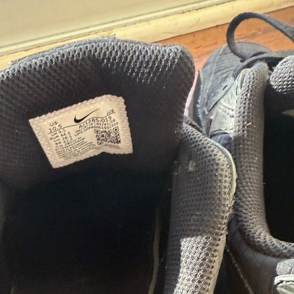 Nike Air Max Men's Sneakers in Black - Picture 3 of 3